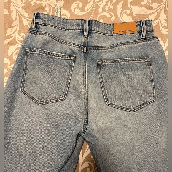 Trendy Stradivarius Light Wash Jeans - Size US 6/M. - Picture 4 of 5